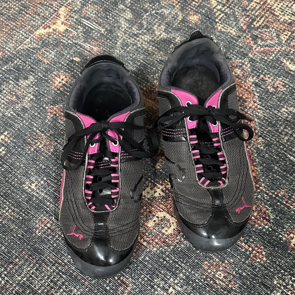 Puma Women's Black and Pink Athletic Sneakers